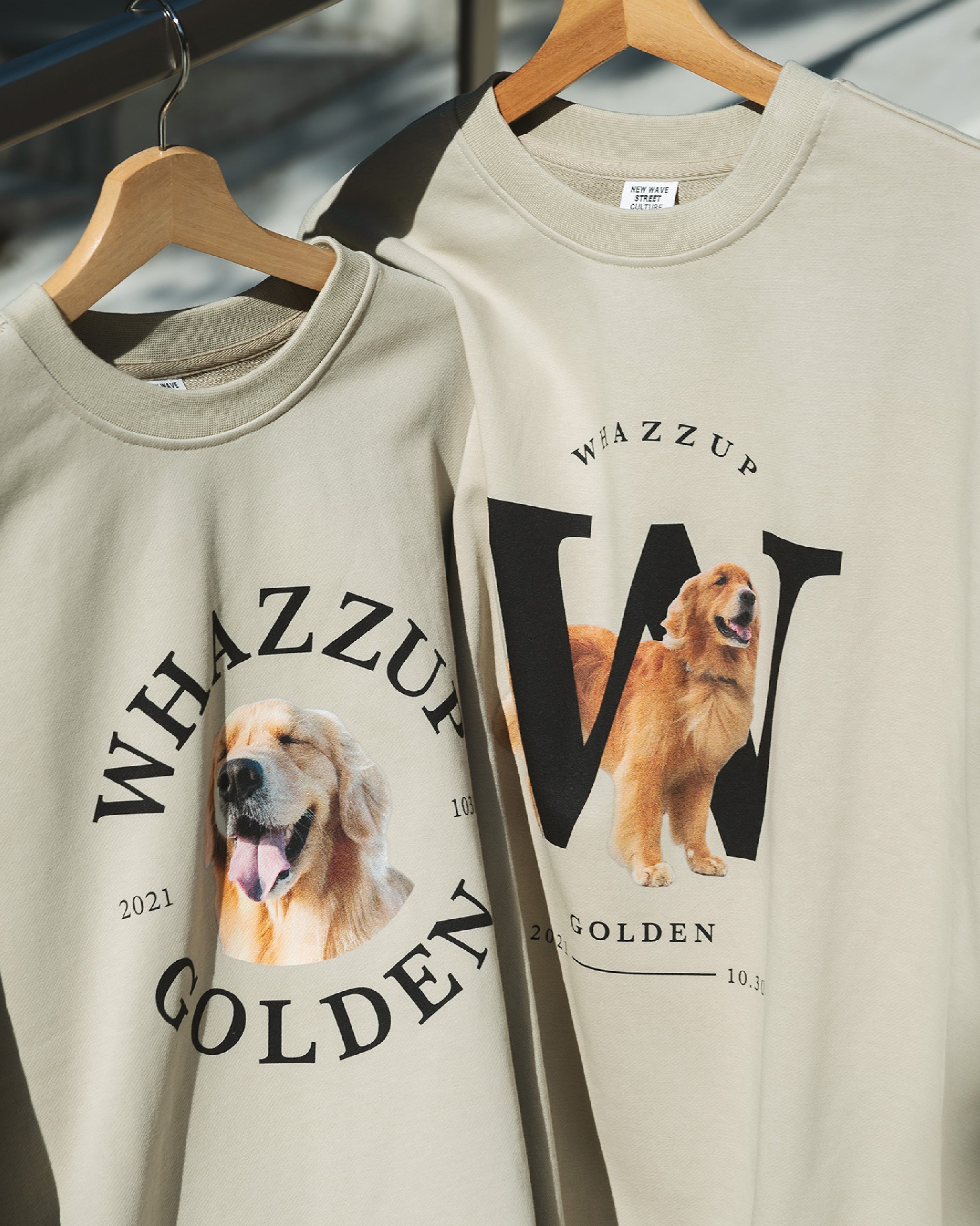 《WHAZZUP GOLDEN》大學 T-shirt