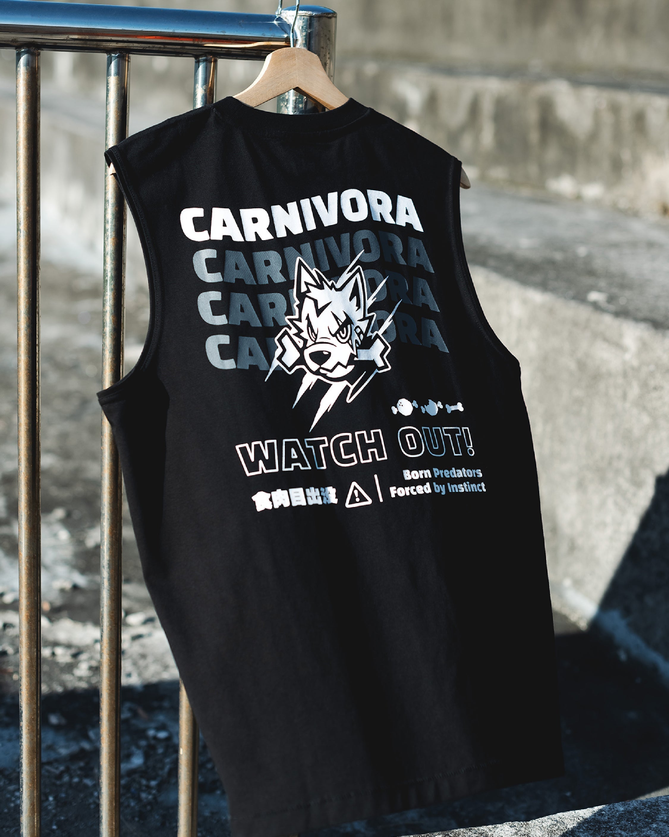 赤鱗先鋒《食肉目》寬肩背心