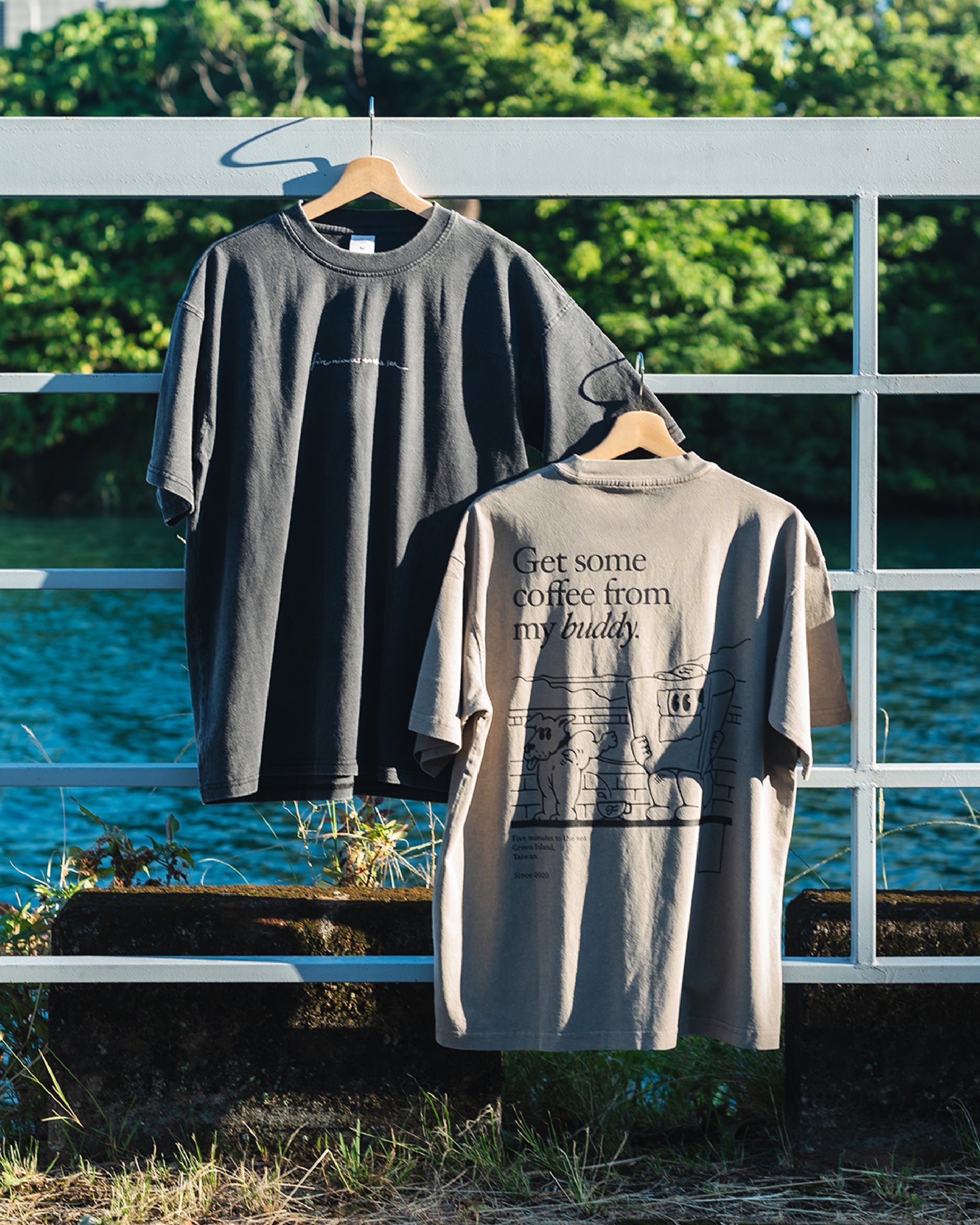 離海五分鐘《咖啡小狗》短袖 T-shirt